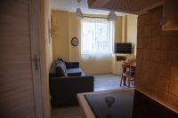 Televízia a/alebo spoločenská miestnosť v ubytovaní Apartamenty w Starym Kinie