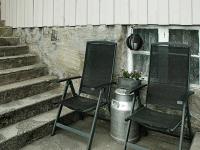 Posezení v ubytování Three-Bedroom Holiday home in Vågland