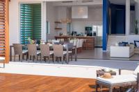 Kuchyňa alebo kuchynka v ubytovaní Luxury Seafront Villa Brela Pride with private heated pool at the beach in Brela - Baska Voda