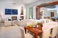Posedenie v ubytovaní Luxury Seafront Villa Brela Pride with private heated pool at the beach in Brela - Baska Voda