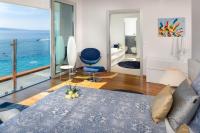 Posedenie v ubytovaní Luxury Seafront Villa Brela Pride with private heated pool at the beach in Brela - Baska Voda