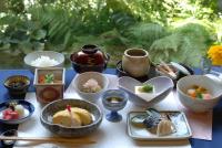 ホテルの敷地内または近くでの食事または食べ物
