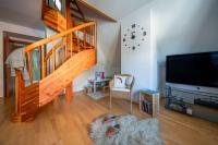 Televízia a/alebo spoločenská miestnosť v ubytovaní Apartamenty Tatrzańskie Turnie