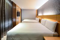 Talmud Hotel Tainanにあるベッド