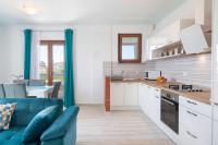 Kuchyň nebo kuchyňský kout v ubytování Kaylie Apartment