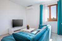TV a/nebo společenská místnost v ubytování Kaylie Apartment