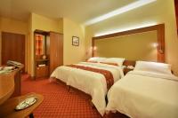 Postel nebo postele na pokoji v ubytování Maxmilian Lifestyle Resort