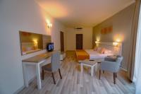 TV a/nebo společenská místnost v ubytování Park Hotel Odessos - All Inclusive