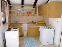 Kuchyňa alebo kuchynka v ubytovaní Cosy Apartment with Sea View in Zlarin - 50 sqm + Terrace