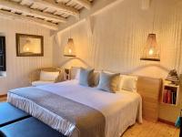 Postel nebo postele na pokoji v ubytování Hotel Masia La Palma