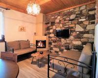 Televízia a/alebo spoločenská miestnosť v ubytovaní Rustic House