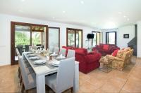 Posezení v ubytování Owl Booking Villa Siquier - Luxury Retreat with Mountain Views