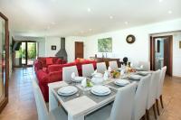 Posezení v ubytování Owl Booking Villa Siquier - Luxury Retreat with Mountain Views