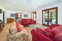 Posezení v ubytování Owl Booking Villa Siquier - Luxury Retreat with Mountain Views