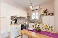 Kuchyňa alebo kuchynka v ubytovaní Garden Apartments Agios Stefanos Corfu