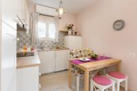 Kuchyňa alebo kuchynka v ubytovaní Garden Apartments Agios Stefanos Corfu