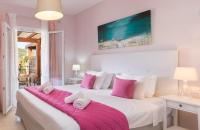 Posteľ alebo postele v izbe v ubytovaní Garden Apartments Agios Stefanos Corfu