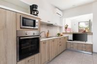 Kuchyňa alebo kuchynka v ubytovaní Garden Apartments Agios Stefanos Corfu