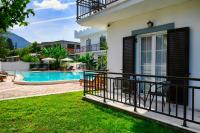 Bazén v ubytování Aquarius Beach Hotel nebo v jeho okolí