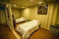 Postel nebo postele na pokoji v ubytování Suankaew​ art​ hostel​