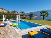 Bazén v ubytovaní Villa Anna Maria Rock Beach Pure Luxury alebo v jeho blízkosti