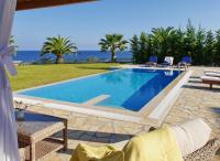 Bazén v ubytovaní Villa Anna Maria Rock Beach Pure Luxury alebo v jeho blízkosti