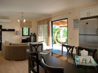 Kuchyňa alebo kuchynka v ubytovaní Villa Anna Maria Rock Beach Pure Luxury