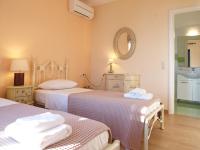 Posteľ alebo postele v izbe v ubytovaní Villa Anna Maria Rock Beach Pure Luxury