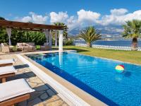 Bazén v ubytovaní Villa Anna Maria Rock Beach Pure Luxury alebo v jeho blízkosti