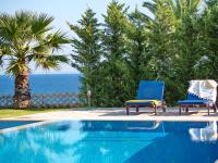 Bazén v ubytovaní Villa Anna Maria Rock Beach Pure Luxury alebo v jeho blízkosti