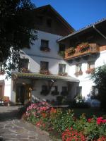 The building in which a vendégházakat is located