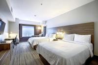 Holiday Inn Express Airport Calgary by IHGにあるベッド