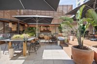 Reštaurácia alebo iné gastronomické zariadenie v ubytovaní INNSiDE by Meliá Barcelona Apolo