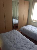 Letto o letti in una camera di 4 bedrooms house with enclosed garden and wifi at Vozuca