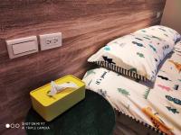 a bedroom with a bed with a yellow box at Taipei Jinguashi Cloud Mountain Homestay B&amp;B in Jiufen