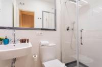 A bathroom at Genteel Home Feria