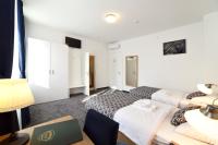 Postel nebo postele na pokoji v ubytování Hotel Orient Zagreb