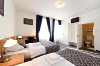 Postel nebo postele na pokoji v ubytování Hotel Orient Zagreb