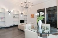 A television and/or entertainment centre at Milan Royal Suites - Centro Cadorna