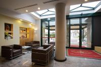 A seating area at Hotel Forte del 48