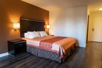 Maywood Innにあるベッド