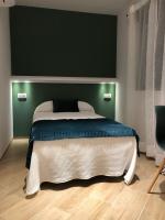 A bed or beds in a room at Hostal León