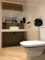 A bathroom at Hostal León