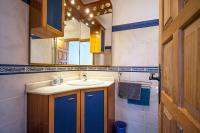 Koupelna v ubytování Casa Fernando, Frigiliana Traditional townhouse with amazing views HansOnHoliday Rentals