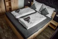 Posteľ alebo postele v izbe v ubytovaní Dióliget Cottage Sárvár