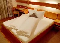 Posteľ alebo postele v izbe v ubytovaní Hotel Gailberghöhe