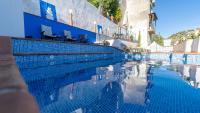 The swimming pool at or close to Apartamentos Montesclaros
