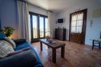 A television and/or entertainment centre at Apartamentos Montesclaros