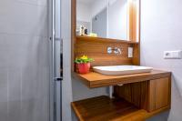 A bathroom at La Portella - Gardagate
