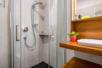 A bathroom at La Portella - Gardagate